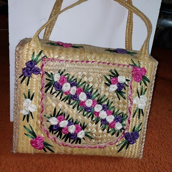 Vintage* Large Straw Floral Tote - Picture 2 of 15